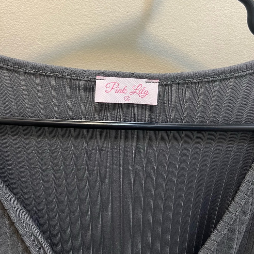 Pink Lily Ribbed Midi Grey Dress - Picture 11 of 12